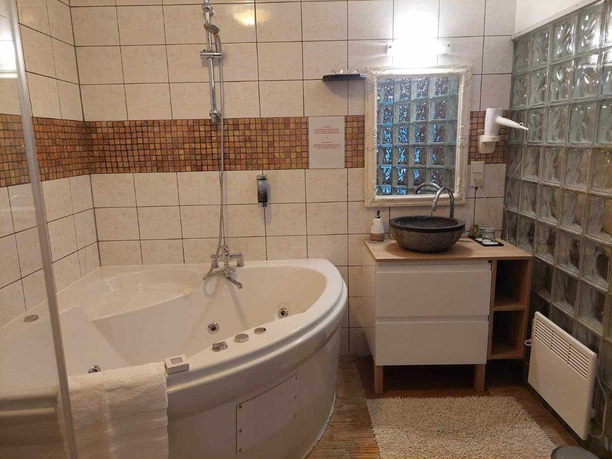 Hansalinn Pärnu Buitenkant foto